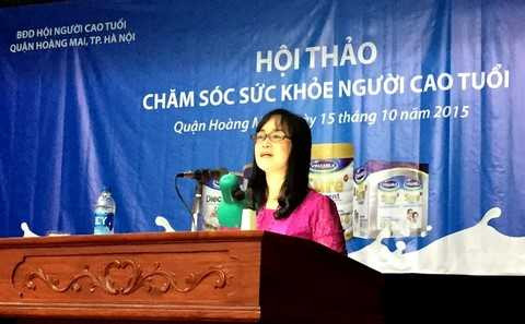 Bà Nguyễn Minh Tâm – Giám Đốc chi nhánh Hà Nội, Vinamilk giới thiệu các hoạt động của công ty với người tiêu dùng tại Hà Nội Bà Nguyễn Minh Tâm – Giám Đốc chi nhánh Hà Nội, Vinamilk giới thiệu các hoạt động của công ty với người tiêu dùng tại Hà Nội