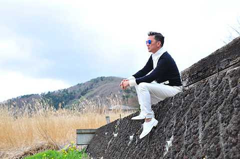 Album lần này được đặt tên khá ấn tượng chỉ với một chữ duy nhất là Khắc. Lí do vì sao ông hoàng nhạc Việt lại chọn chủ đề này cho album cũng như ý nghĩa thật đặc biệt của tên gọi đó, sẽ được bật mí cụ thể đến với các khán giả và báo chí sau ngay trong ngày ra mắt album. 