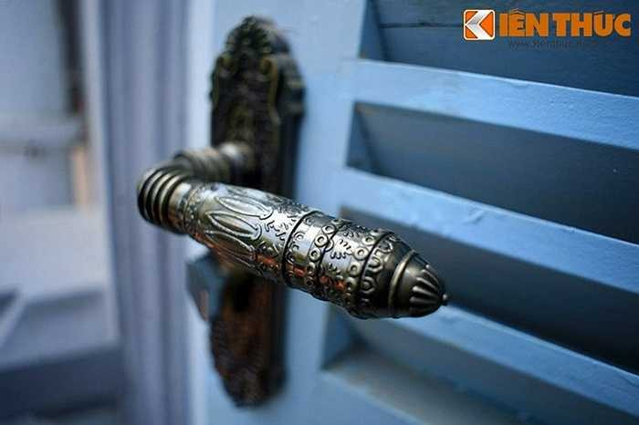 Tay nắm cửa tinh tế. 