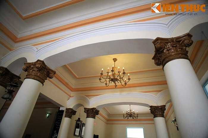 Lúc sinh thời, ông Trần Trinh Trạch là chủ sở hữu của 74 sở điền, với 110.000 ha đất trồng lúa, gần 100.000 ha ruộng muối. Ông có 7 người con, 4 gái, 3 trai. Trong 3 người con trai của ông Trạch (Trần Trinh Đinh, Trần Trinh Huy và Trần Trinh Khương), trong đó Trần Trinh Huy ăn chơi hơn cả. 