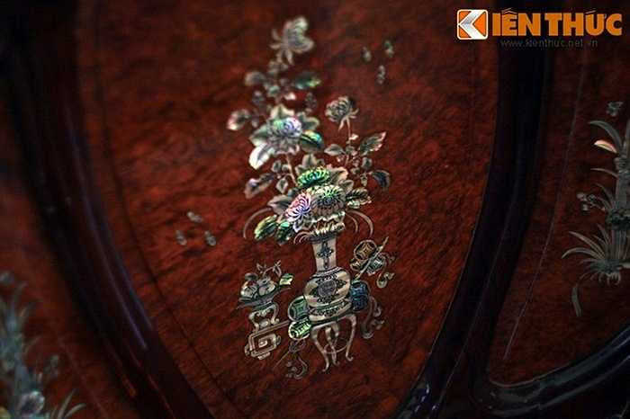 Các món đồ nội thất này đều được hực hiện bởi những người thợ mộc có tay nghề điêu luyện nhất Đông Dương thời đó. 