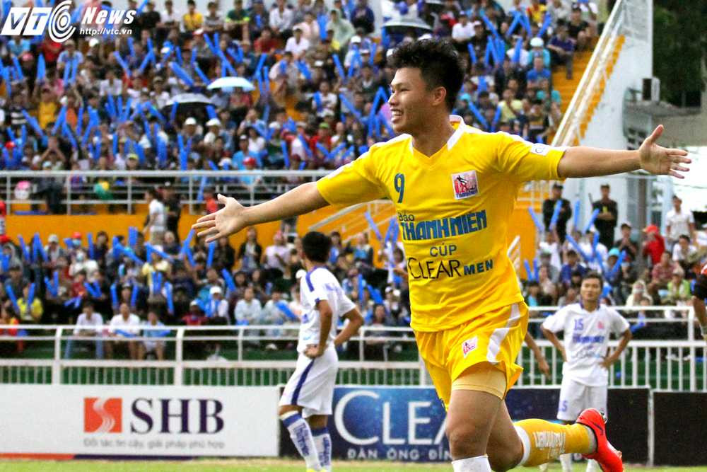 Phạm Văn Thành có cú đúp trong trận chung kết (Ảnh: Hoàng Tùng)