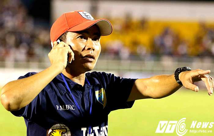 HLV Phạm Minh Đức của U21 Hà Nội T&T - ĐKVĐ U21 Quốc gia (Ảnh: Quang Minh)