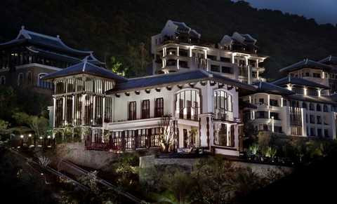 Nhà hàng La Maison 1888 thuộc top 04 nhà hàng đẹp nhất thế giới do The New York Post bình chọn tháng 4/2014 hiện đang do đầu bếp huyền thoại top 10 thế giới Pierre Gagnaire là bếp trưởng