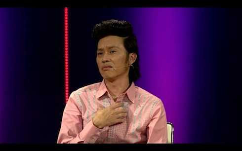 Hoài Linh rơm rớm nước mắt khi chia sẻ về mẹ.