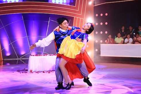 Chí Lễ và Kim Anh mang đến màn trình diễn sôi động.