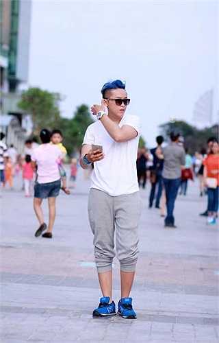 Sở hữu vẻ ngoài điển trai, phong cách ăn mặc sành điệu, hot boy hút trên 220.000 lượt theo dõi trên trang cá nhân facbook.