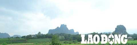 Núi đá, cánh đồng bản Tràng Trên nơi từng diễn ra những cuộc săn sơn dương trước kia. Núi đá, cánh đồng bản Tràng Trên nơi từng diễn ra những cuộc săn sơn dương trước kia.