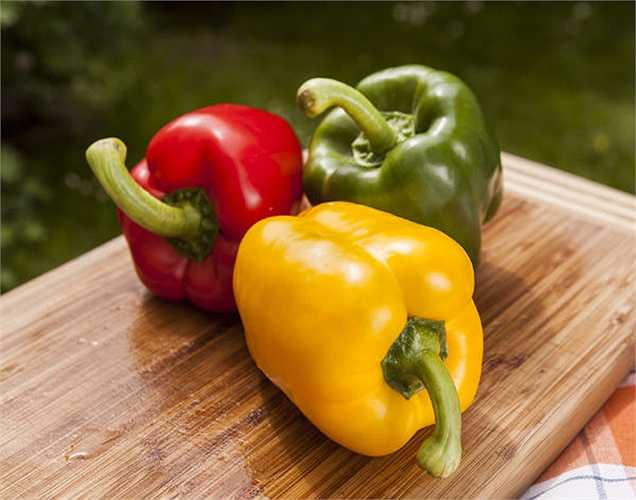 Ớt chuông vàng: là một trong những thực phẩm tốt nhất giống như vitamin tổng hợp. Nó chứa một lượng cao vitamin C, là yếu tố ngăn ngừa một số bệnh mãn tính.