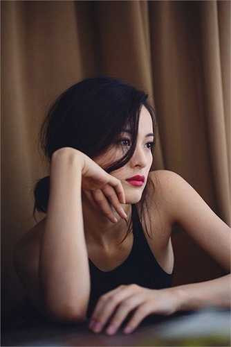 Hiện Hạ Vi đang vào vai Tấm trong bộ phim về Tấm Cám của đạo diễn Ngô Thanh Vân. 