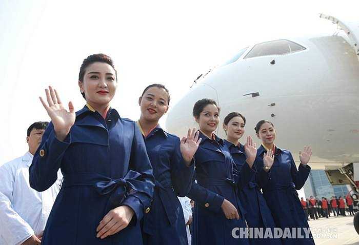 Để sản xuất nên chiếc máy bay này đã phải huy động 200 nhà máy, 36 trung tâm nghiên cứu với khoảng 100.000 người cùng làm việc