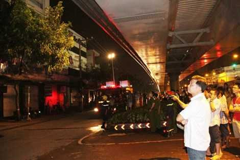 1h sáng 3/11, việc giải phóng các biển hiệu mới tạm hoàn thành