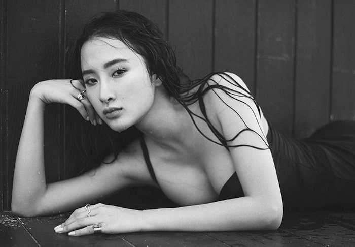 Cô luôn biết cách thu hút sự chú ý của dư luận bằng scandal và vẻ gợi cảm khó cưỡng. 