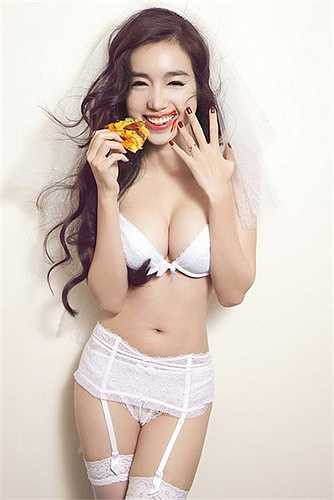 Lý Ngọc Khiết đẹp không tỳ vết trong một shoot hình.