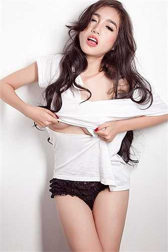 Elly Trần tham gia nhiều bộ phim ở Việt Nam như Sài Gòn Yo!, Bóng ma học đường, Khát vọng thượng lưu, Tiểu thư vào bếp... và lần đầu chạm gõ điện ảnh Thái Lan với tác phẩm That Sounds Good - Rao Song Sam Khon vào năm 2010.