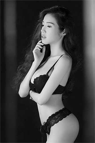 Thông tin về Elly Trần và con gái Mộc Trà luôn được giới truyền thông quan tâm.