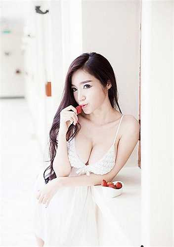 Lý Ngọc Khiết (Daisy) vốn là cái tên nổi như cồn trong làng mẫu Trung Quốc với thân hình nóng bỏng, bốc lửa. Người đẹp sinh ngày 13.9.1994 tại Thượng Hải, Trung Quốc.