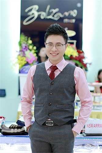 Trở về Hà Nội sau chuyến công tác Hàn Quốc mới đây, đại sứ Lê Anh - nam MC nổi tiếng lịch lãm, hào hoa cùng dàn sao Việt đã có những giây phút trò chuyện, giao lưu thoải mái tại sự kiện.