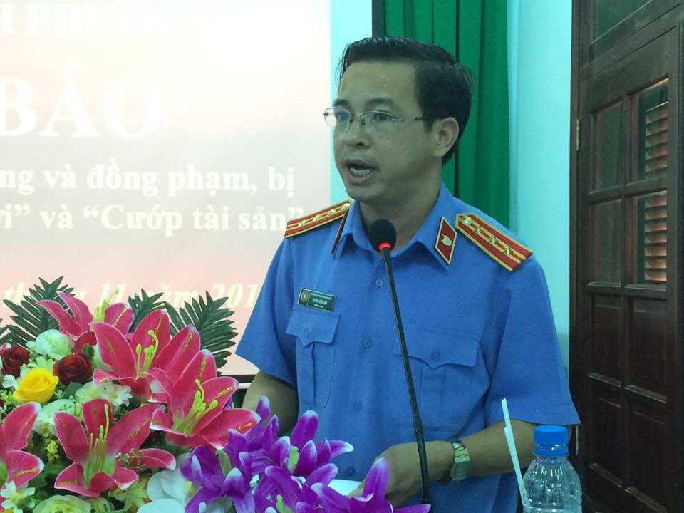 Đại diện VKS đọc cáo trạng (Ảnh Phan Cường)