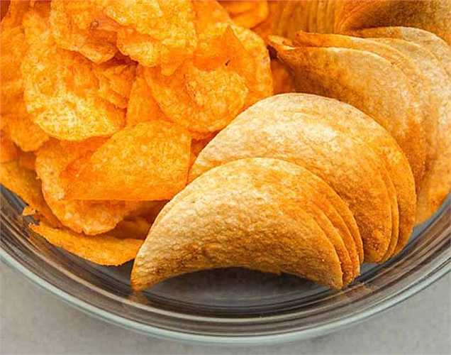 Thực phẩm chiên: Một cách hiệu quả để giảm eo của bạn là bằng cách tránh các loại thực phẩm có dầu mỡ và chiên. Những thực phẩm này mất nhiều thời gian để tiêu hóa và làm cho bụng căng phình.