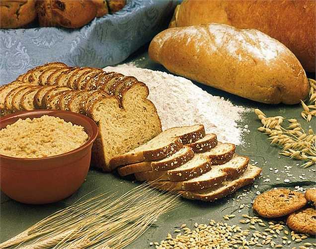 Bánh mỳ: Khi bạn tiêu thụ quá nhiều bánh mỳ, nó được hấp thụ và lưu trữ trong cơ thể dưới dạng mỡ. Nếu bạn cắt giảm lượng bánh mỳ, cơ thể sử dụng các chất béo được lưu trữ quanh eo và cuối cùng sẽ làm giảm mỡ tích tụ quanh bụng của bạn.