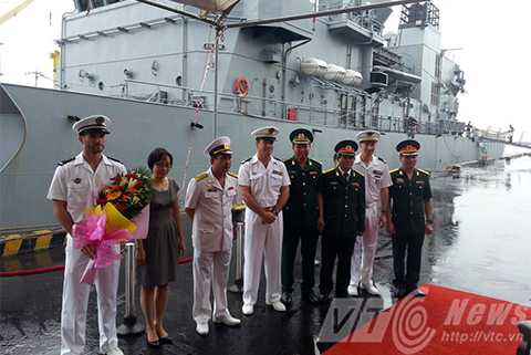 Chiến hạm, tuần dương hạm Hải quân Pháp, Đà Nẵng, Vendemiaire, cảng Tiên Sa