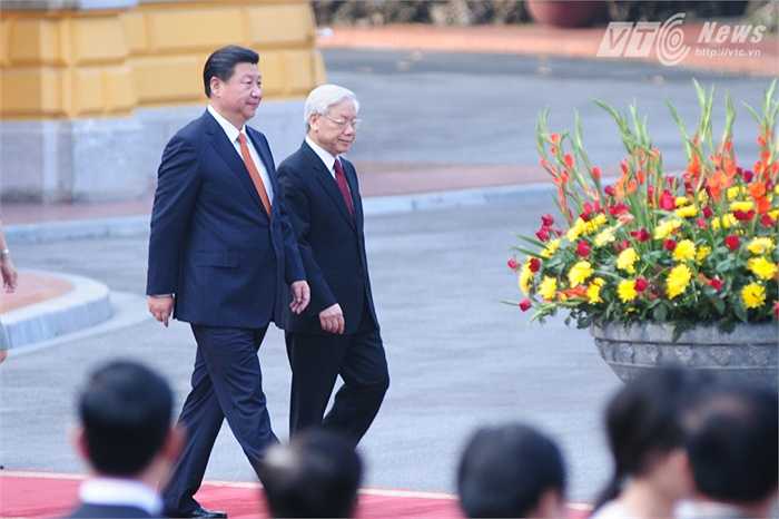 Tổng Bí thư Nguyễn Phú Trọng đón Chủ tịch Trung Quốc Tập Cận Bình chiều 5/11 - Ảnh: Tùng Đinh