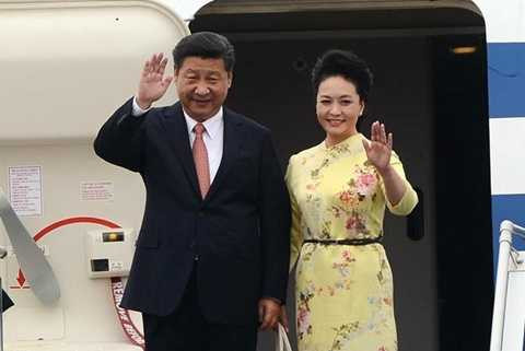 Chuyên cơ chở Chủ tịch Trung Quốc Tập Cận Bình và phu nhân hạ cánh ở sân bay Nội Bài. Ảnh: Anh Tuấn/ Zing News