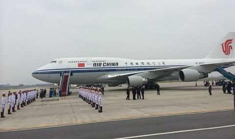 Chuyên cơ của ông Tập Cận Bình đáp xuống sân bay Nội Bài. Ảnh: Anh Tuấn/ Zing News