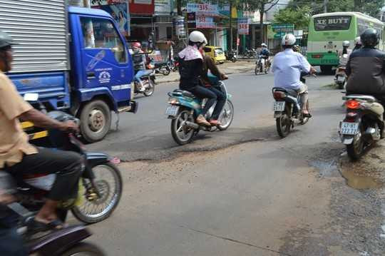 Mỗi khi mưa lớn, đoạn đường này ngập sâu từ 20 - 40 cm