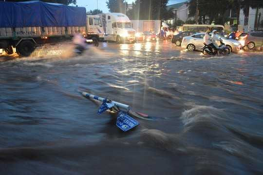 Đường phố Buôn Ma Thuột 'hoá thác' mỗi lần mưa