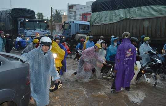 Đường phố Buôn Ma Thuột 'hoá thác' mỗi lần mưa