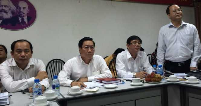 Giám đốc Sở Y tế TP.HCM (thứ hai từ trái sang) tại cuộc họp báo chiều 5/11 (Ảnh: L.TH.H)