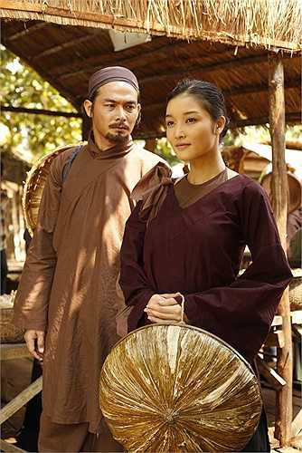 Khoác lên mình những trang phục xưa cũ, nhưng Triệu Thị Hà vẫn gây ấn tượng với vẻ đẹp dịu dàng.