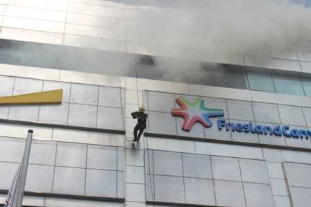 Khói lửa bao trùm tòa nhà cao nhất TP.HCM