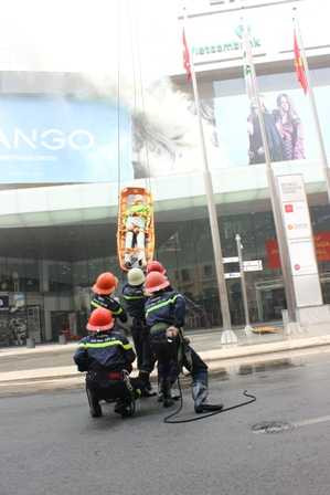 Khói lửa bao trùm tòa nhà cao nhất TP.HCM