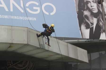 Khói lửa bao trùm tòa nhà cao nhất TP.HCM