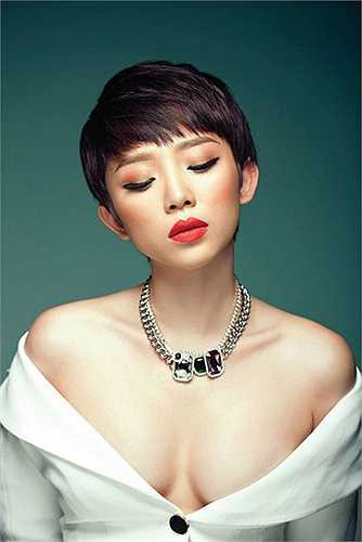 Tóc Tiên được ca ngợi với hình mẫu fashionista lý tưởng.