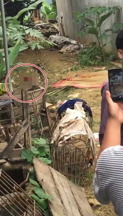 Rất đông người dân kéo đến hiện trường để xem Ma Đình Tiệp ngáo đá cầm dao chém chết bác ruột.