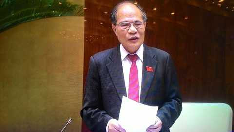 Chủ tịch Quốc hội Nguyễn Sinh Hùng thông báo trước Quốc hội về chuyến thăm và làm việc của Tổng bí thư, Chủ tịch nước Tập Cận Bình tại Việt Nam - Ảnh: Thanh Niên