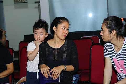 Cà Pháo năm nay đã được 3 tuổi. Cậu bé thường xuyên được mẹ dẫn đi cùng trong các sự kiện giải trí. 