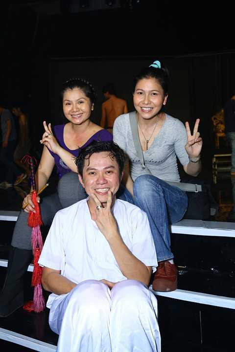 Các thành viên của đội Tam Sắc.