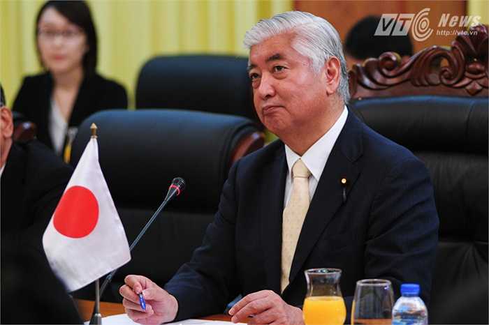 Bộ trưởng Nakatani Gen trong buổi hội đàm