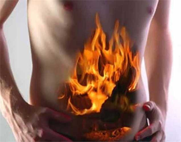 Ợ nóng: Uống quá nhiều nước chanh làm tăng nguy ợ chua, ợ nóng và trào ngược axit. Nếu bạn đã bị các vấn đề đó thì nước ép chanh có thể làm trầm trọng thêm tình trạng này. Bạn phải tránh hoặc hạn chế tiêu thụ chanh nếu bị các vấn đề đó. 