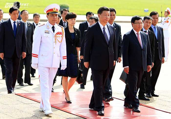 Chuyến thăm của ông Tập Cận Bình sang Việt Nam lần này là theo chương trình đối ngoại của hai Đảng, hai Nhà nước, chuyến thăm của ông Tập Cận Bình là để đáp lễ lại chuyến thăm của Tổng Bí Thư Nguyễn Phú Trọng của chúng ta.(Ảnh:Phạm Thành)