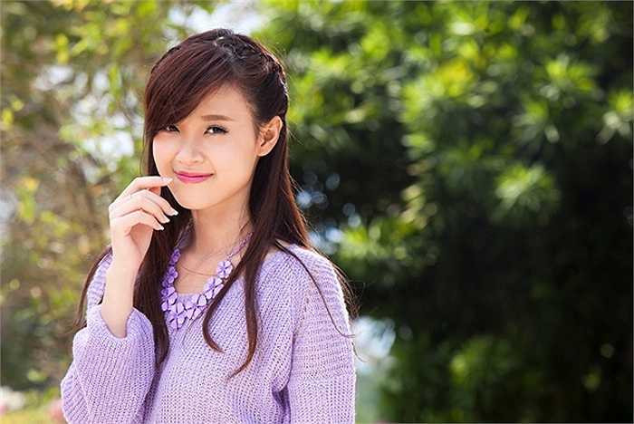 Midu khiến người hâm mộ 'ngơ ngẩn' với đôi mắt tinh anh, làn môi hồng tự nhiên. 
