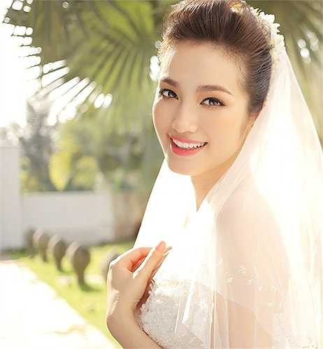 Trúc Diễm là minh chứng hoàn hảo cho một mỹ nhân có số đại phú quý. Cuộc sống của người đẹp rất ấm êm và hạnh phúc bên chồng là đại gia Việt kiều. (Nguồn: Dân Việt)