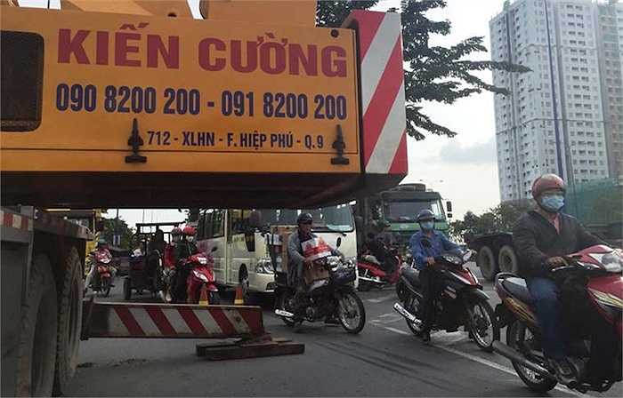 Vụ tai nạn đã khiến giao thông từ các hướng cảng Cát Lái, hầm vượt sông Sài Gòn, đường cao tốc TP HCM- Long Thành- Dầu Giây ra XLHN bị ùn ứ, giao thông qua lại hết sức khó khăn.