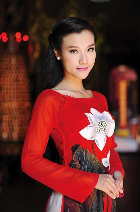 Á hậu Hoàng Oanh