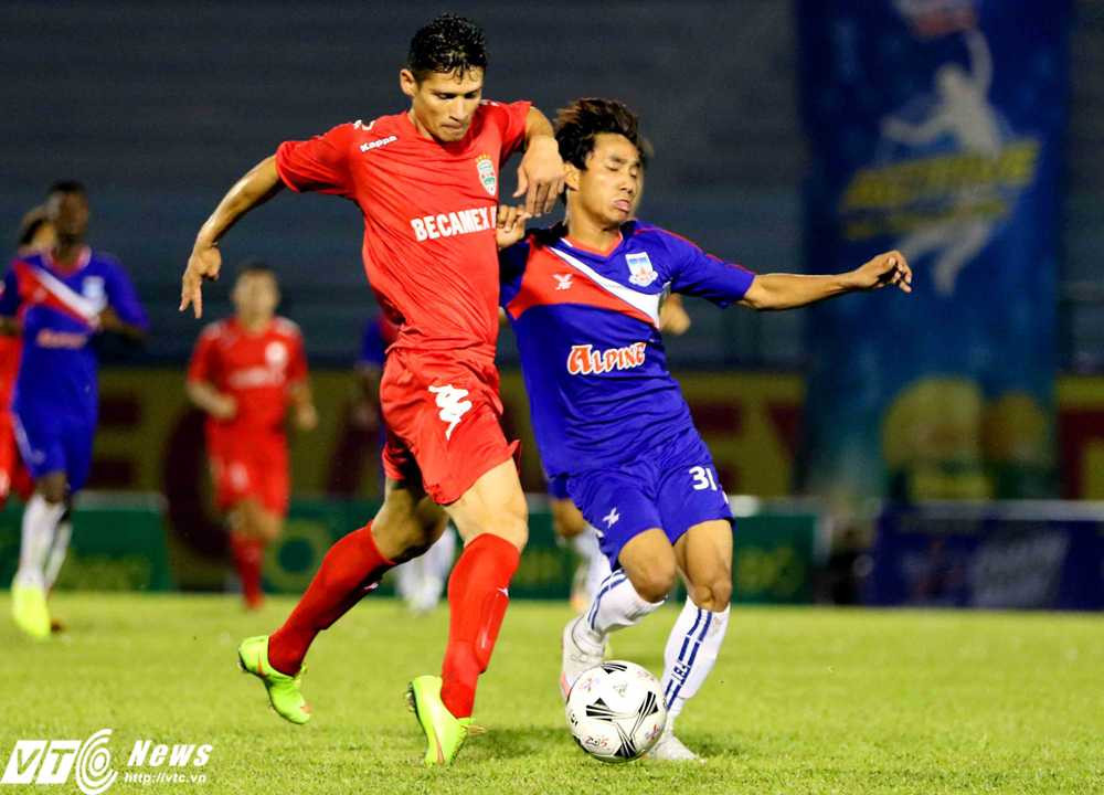 Những ngoại binh thử việc của B.Bình Dương thể hiện chưa tốt trong trận đấu đầu tiên tại BTV Cup (Ảnh: Quang Minh)